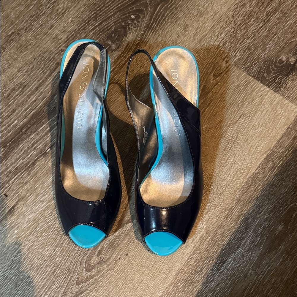 Jones Studio Black Patent Slingback Heels with Turquoise Toe